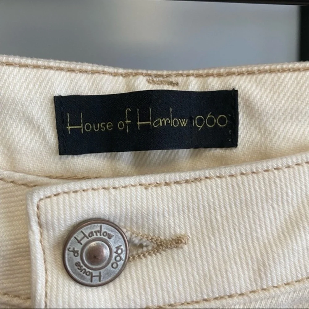 House of Harlow 1960 Cream High Rise Denim Mom Jean Shorts Raw Hem 30 - Picture 7 of 14